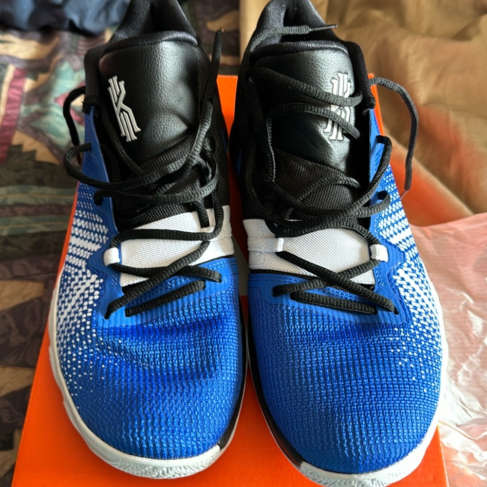 Kyrie Flyknit